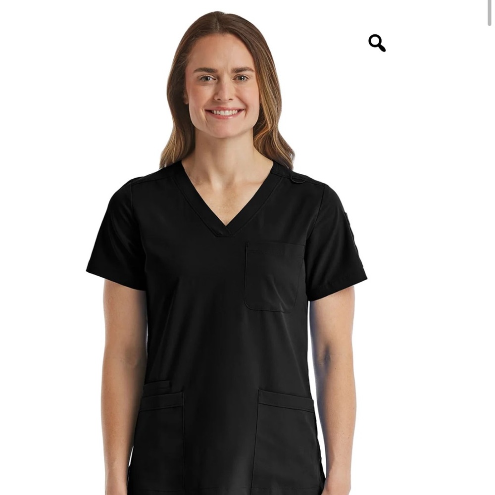 Scrub joy pocket top